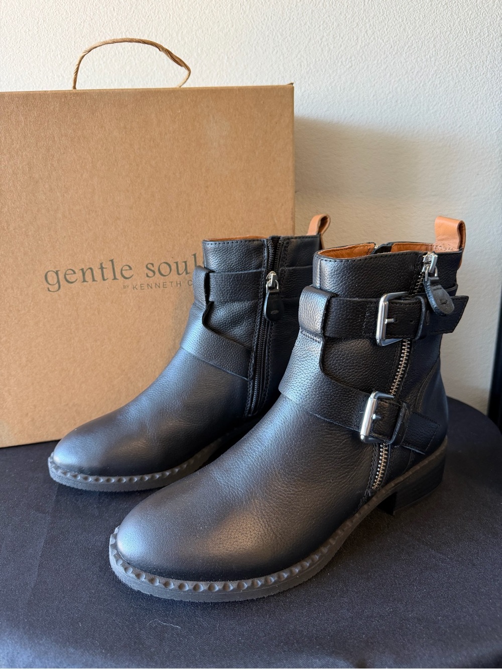 Gentle Souls Kenneth Cole Black Leather Buckle & Zip Ankle Booties Sz 7